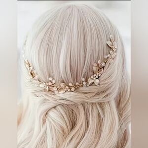 Beautiful Hair Wreath - white, crystal, goldtone NWT